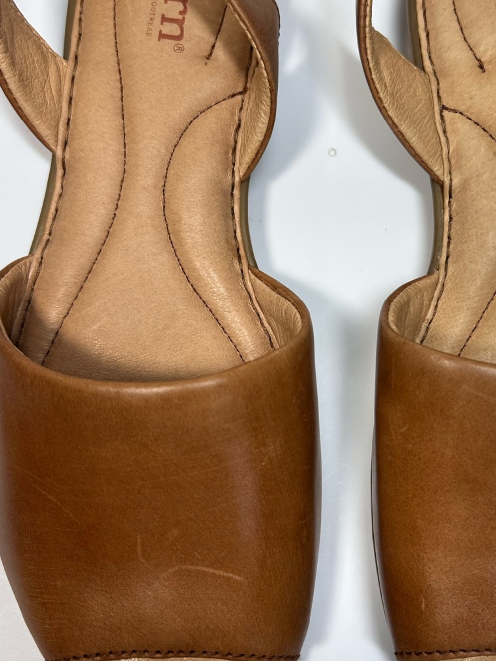 Born Womens Leather Peep Toe Slingback Sandals 8M Tan Flats Comfort Shoes